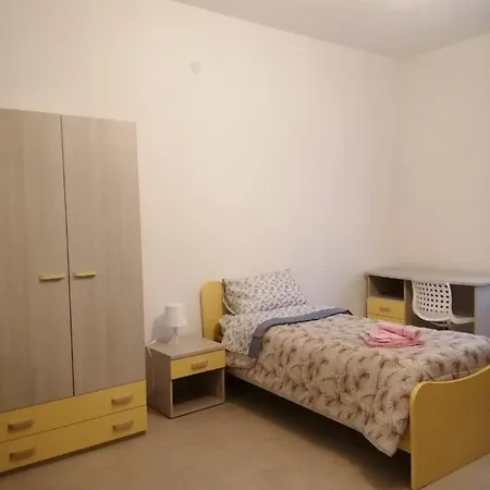 2 Stanze In Casa Universita Martiche منزل للإقامة Quattromiglio